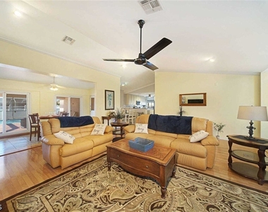 3832 Sw 20th Avenue - Photo Thumbnail 4