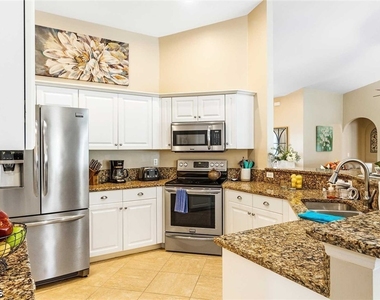 4226 Sw 14th Place - Photo Thumbnail 5
