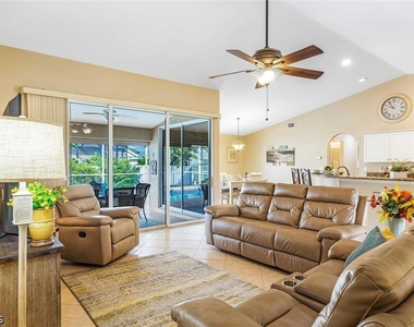 4226 Sw 14th Place - Photo Thumbnail 4