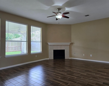 1820 Branch Hill Drive - Photo Thumbnail 12