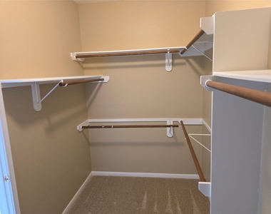 1820 Branch Hill Drive - Photo Thumbnail 15