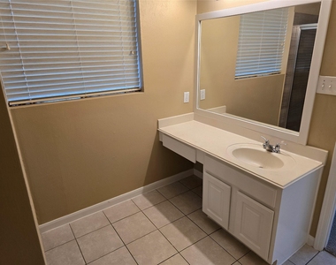 1820 Branch Hill Drive - Photo Thumbnail 20