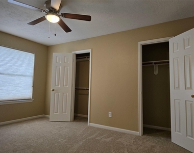 1820 Branch Hill Drive - Photo Thumbnail 30