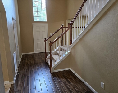 1820 Branch Hill Drive - Photo Thumbnail 6