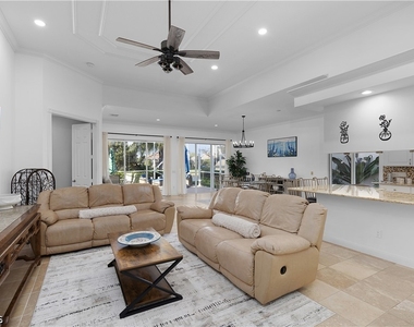 7983 Valentina Court - Photo Thumbnail 10