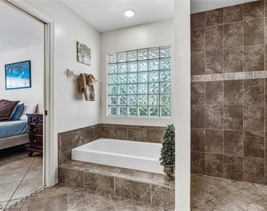 620 Se 21st Terrace - Photo Thumbnail 9