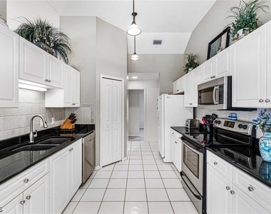 620 Se 21st Terrace - Photo Thumbnail 23