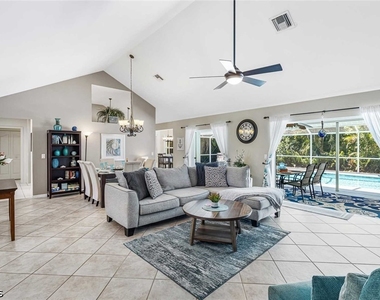620 Se 21st Terrace - Photo Thumbnail 4