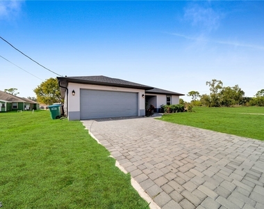 4326 Ne 24th Place - Photo Thumbnail 1