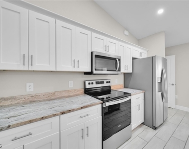 4326 Ne 24th Place - Photo Thumbnail 8