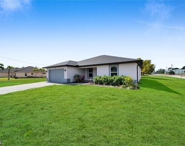 4326 Ne 24th Place - Photo Thumbnail 2