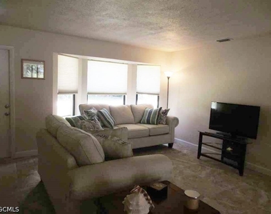 1510 Se 11th Place - Photo Thumbnail 3