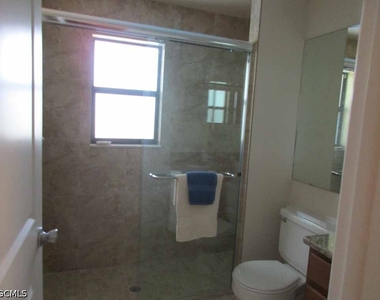 1510 Se 11th Place - Photo Thumbnail 10