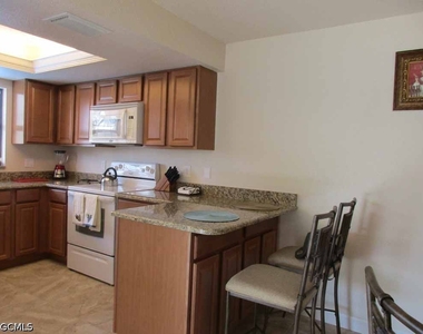 1510 Se 11th Place - Photo Thumbnail 6