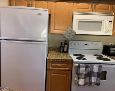 2835 Winkler Avenue - Photo Thumbnail 5
