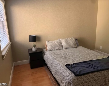 2835 Winkler Avenue - Photo Thumbnail 6