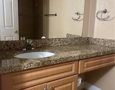 2835 Winkler Avenue - Photo Thumbnail 8
