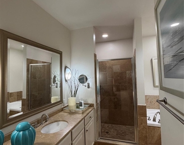 4899 Montrose Boulevard - Photo Thumbnail 8