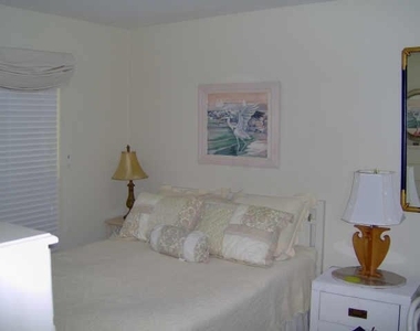 3220 69th Street - Photo Thumbnail 8