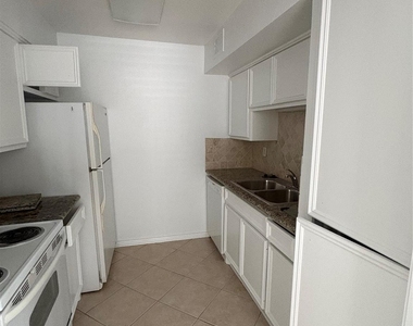 3220 69th Street - Photo Thumbnail 21