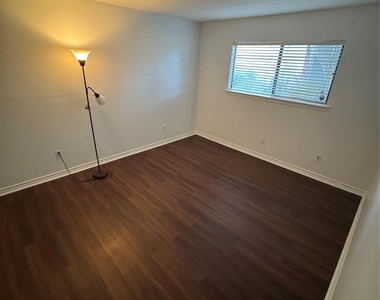 3220 69th Street - Photo Thumbnail 38