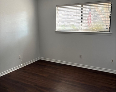 3220 69th Street - Photo Thumbnail 27