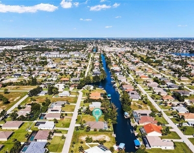 4131 Sw 17th Place - Photo Thumbnail 2