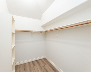 2616 Starboard Point Drive - Photo Thumbnail 29