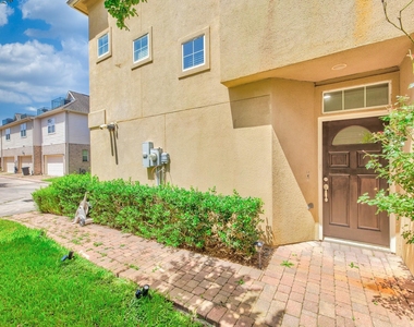 2616 Starboard Point Drive - Photo Thumbnail 4