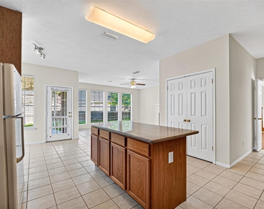 2411 Charter Oaks Court - Photo Thumbnail 10