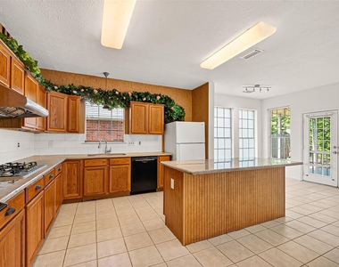 2411 Charter Oaks Court - Photo Thumbnail 7