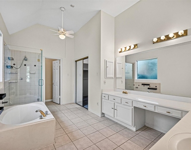 2411 Charter Oaks Court - Photo Thumbnail 15