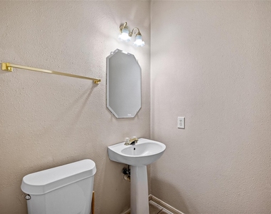 2411 Charter Oaks Court - Photo Thumbnail 13