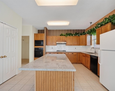 2411 Charter Oaks Court - Photo Thumbnail 8