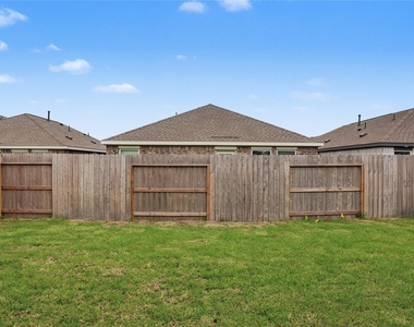 16819 Spotted Oak Dr - Photo Thumbnail 9
