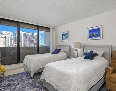 4005 Gulf Shore Boulevard N - Photo Thumbnail 11