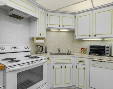4005 Gulf Shore Boulevard N - Photo Thumbnail 7
