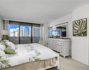 4005 Gulf Shore Boulevard N - Photo Thumbnail 9