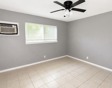 811 Colquitt Street - Photo Thumbnail 3