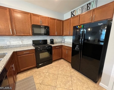 7631 Jacaranda Lane - Photo Thumbnail 18