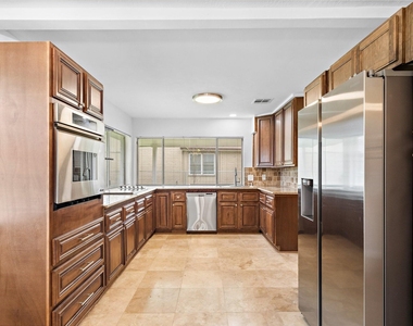 7810 Antoine Drive - Photo Thumbnail 3