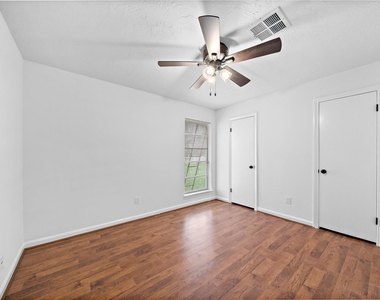 7810 Antoine Drive - Photo Thumbnail 8