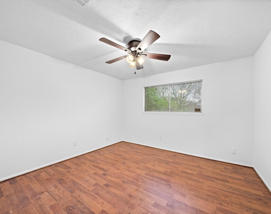 7810 Antoine Drive - Photo Thumbnail 11