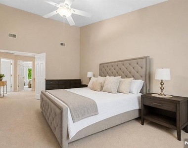606 Park - Photo Thumbnail 12