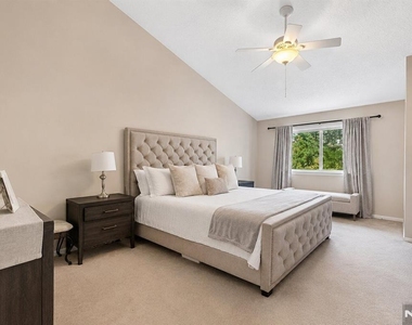 606 Park - Photo Thumbnail 11