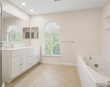606 Park - Photo Thumbnail 14