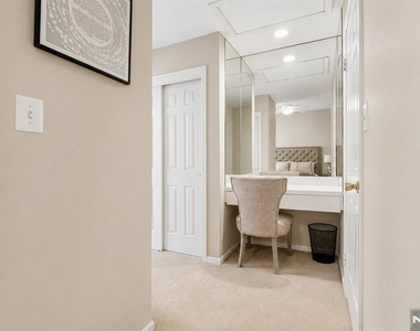 606 Park - Photo Thumbnail 13