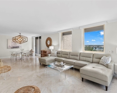 4005 Gulf Shore Boulevard N - Photo Thumbnail 8