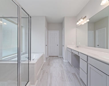 18511 Grand Spanish Oak Court - Photo Thumbnail 17