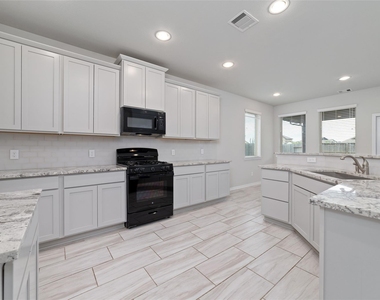 18511 Grand Spanish Oak Court - Photo Thumbnail 7